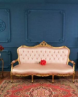 Alquiler sofa rosado clásico