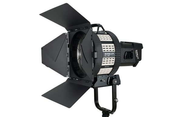 A Nanlux Evoke 1200 Fresnel LED alquiler
