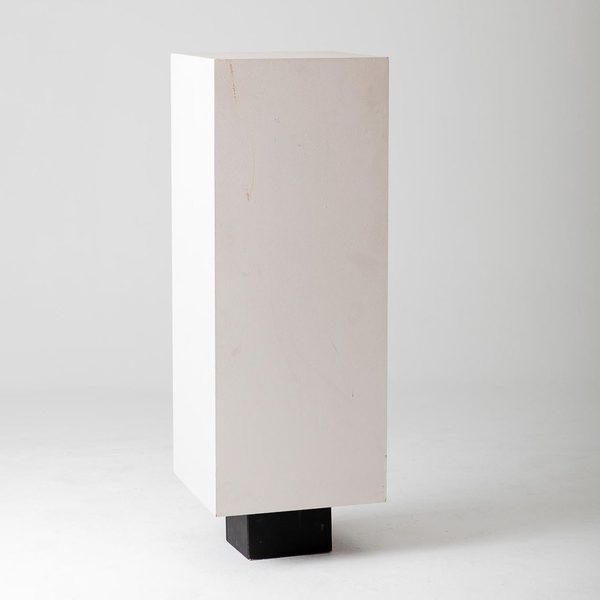 Totem con base elegante
