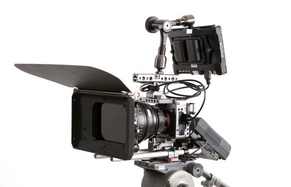 COMBO CAMARA 4K SONY ALPHA 7SII+5 LENTES XEEN+MONITOR+TRIPODE+BATERIA EXTERNA