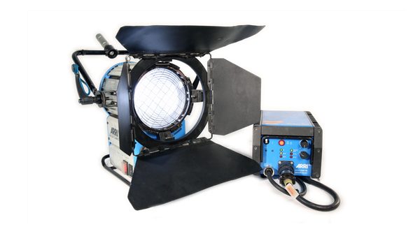 LUZ FRESNEL FRESNEL MARCA ARRI 1.200 WATTS